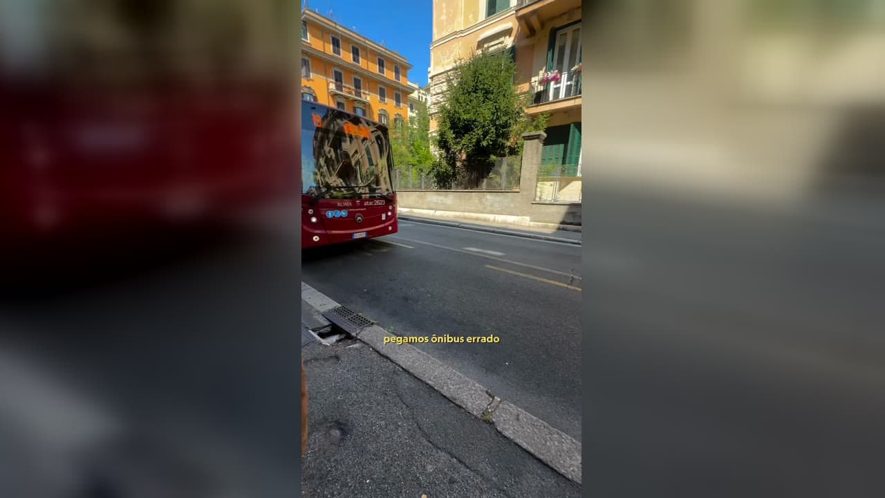 Malas de viagem no chão durante a viagem pela Europa
